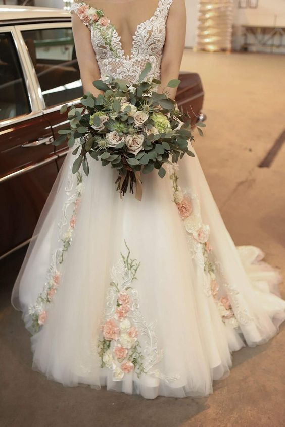 Princess Ball Gown V Neck Tulle White Wedding Dresses Chic Prom Dress