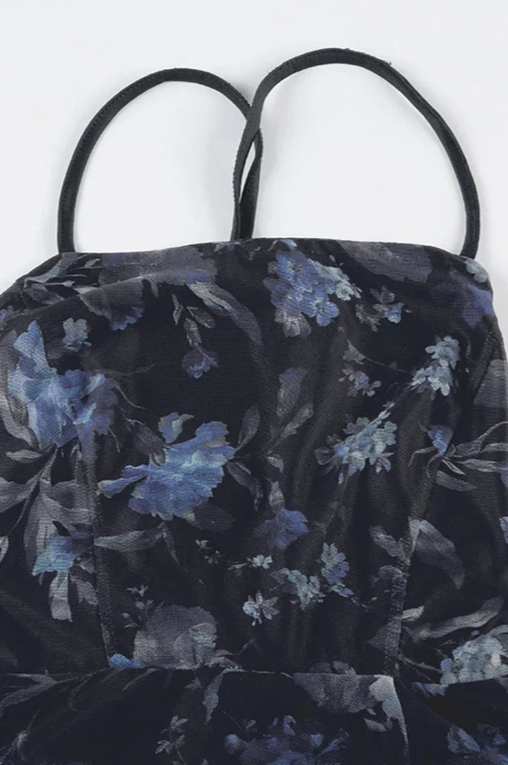 Minimalist Retro Floral Strappy Dress for Modern Fashion Wear