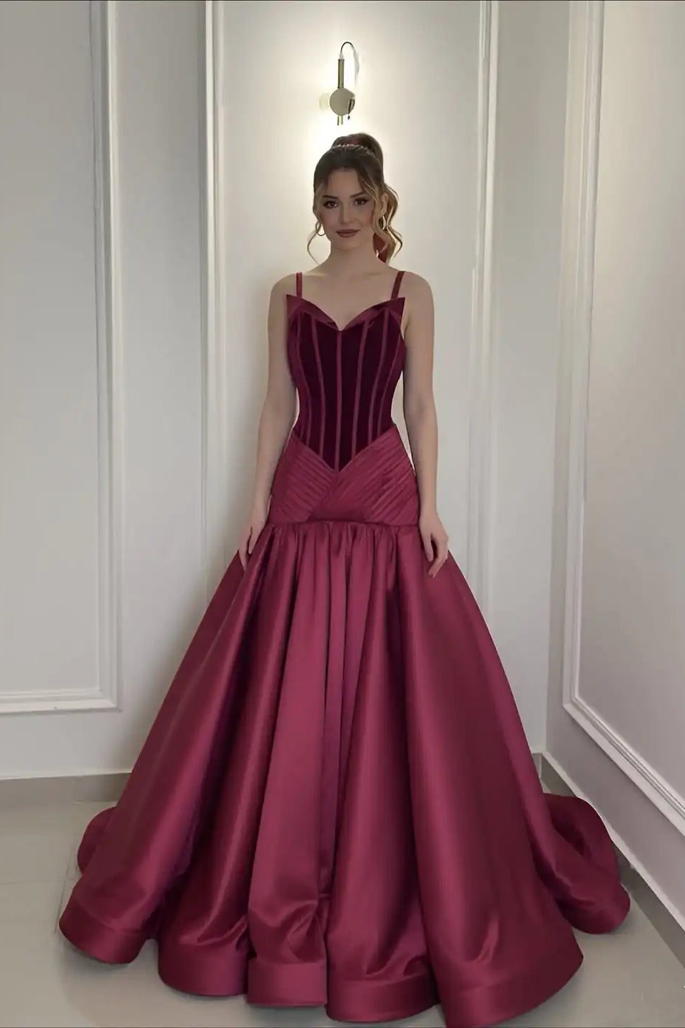 Romantic Burgundy Spaghetti-Straps V-Neck Prom Dress A-Line Sleeveless With Pleats