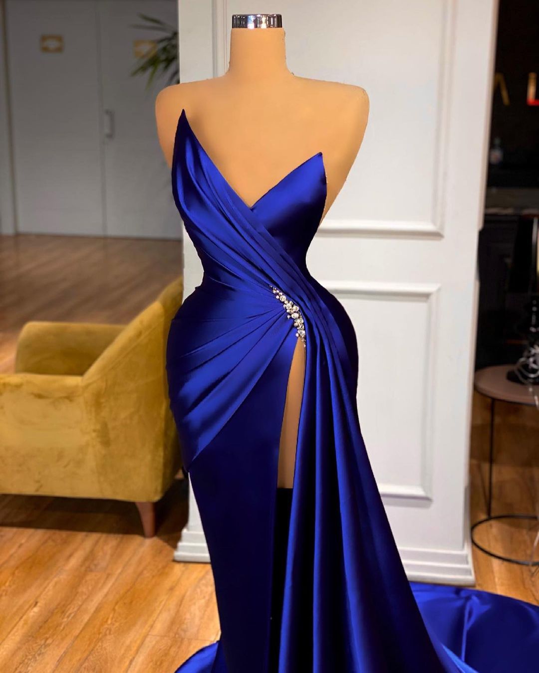 Royal Blue Long Mermaid V-neck Prom Dress With Split - View 2 | VelvetHem