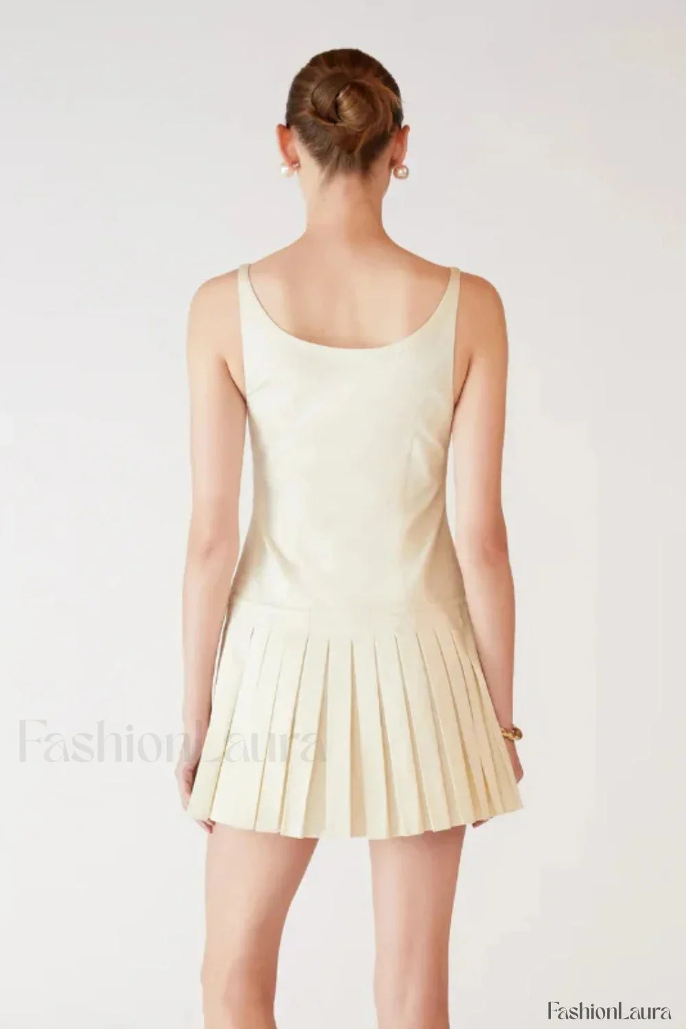 Sexy Pleated Waist Dress with Relaxed Fit and Modern Casual Wear