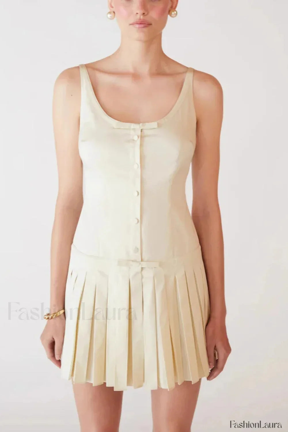 Sexy Pleated Waist Dress with Relaxed Fit and Modern Casual Wear