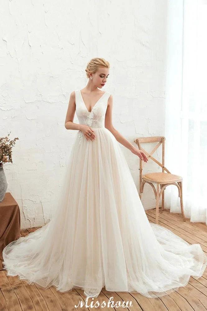 Sexy V-neck Princess Tulle Wedding Dress with Lace Appliques (ZD13979)