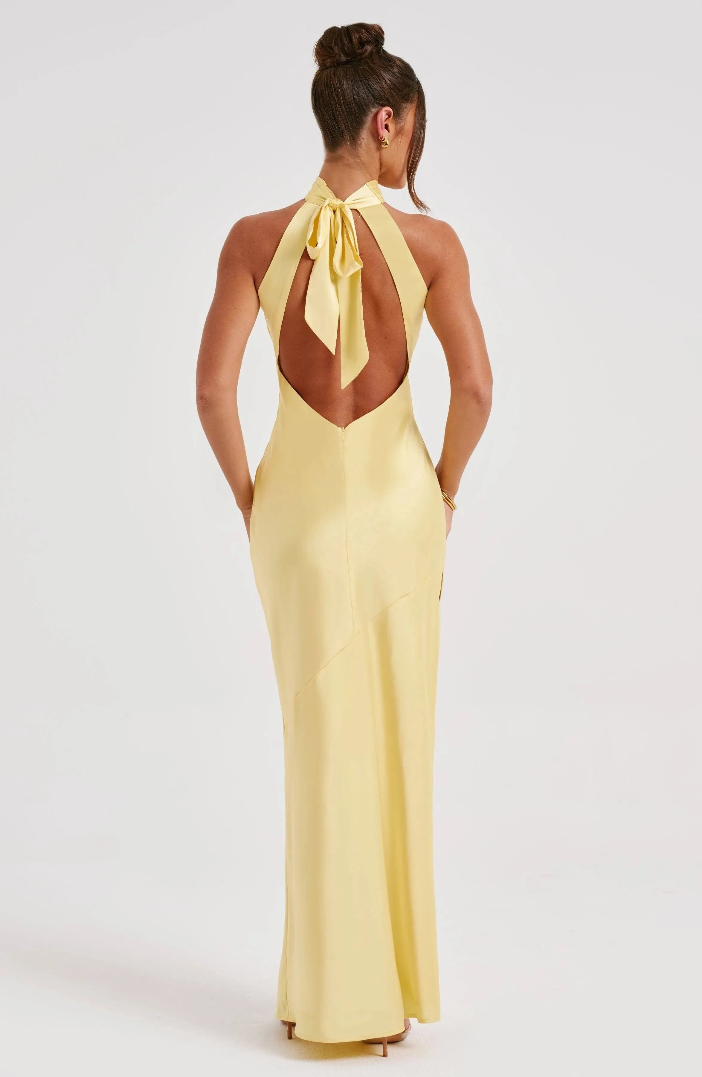 Modern Yellow Saudi Arabia Prom Dresses Mermaid Halter Pleated Backless Evening Dresses Dubai Women Party Gowns