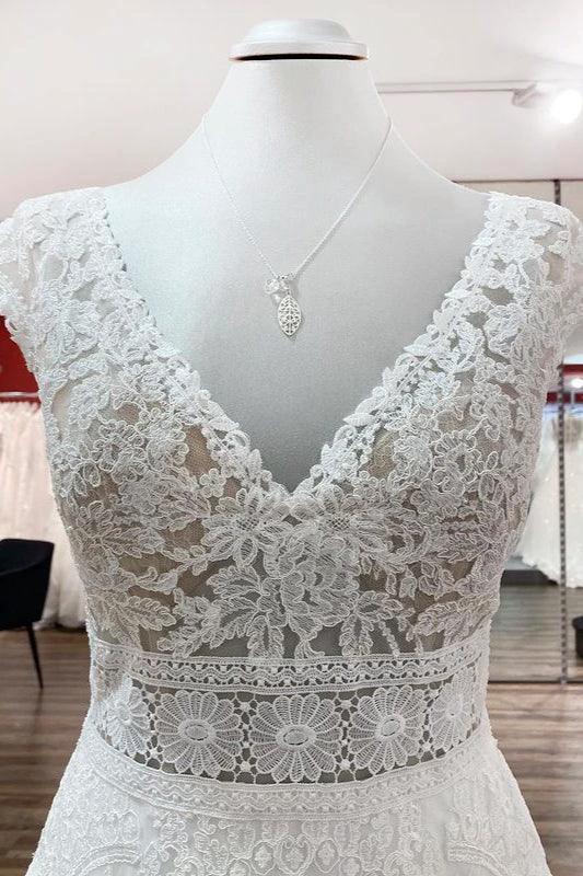 Simple Long A-line V-neck Tulle Appliques Lace Wedding Dress (ZD15158)