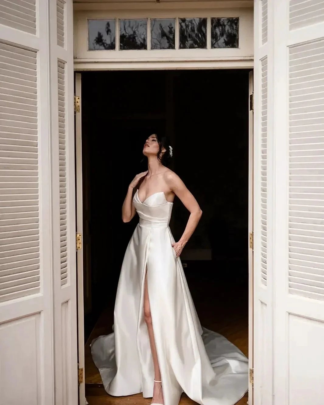 Simple Long Ivory V-neck A-line Sleeveless Wedding Dress With Slit (ZD14809)