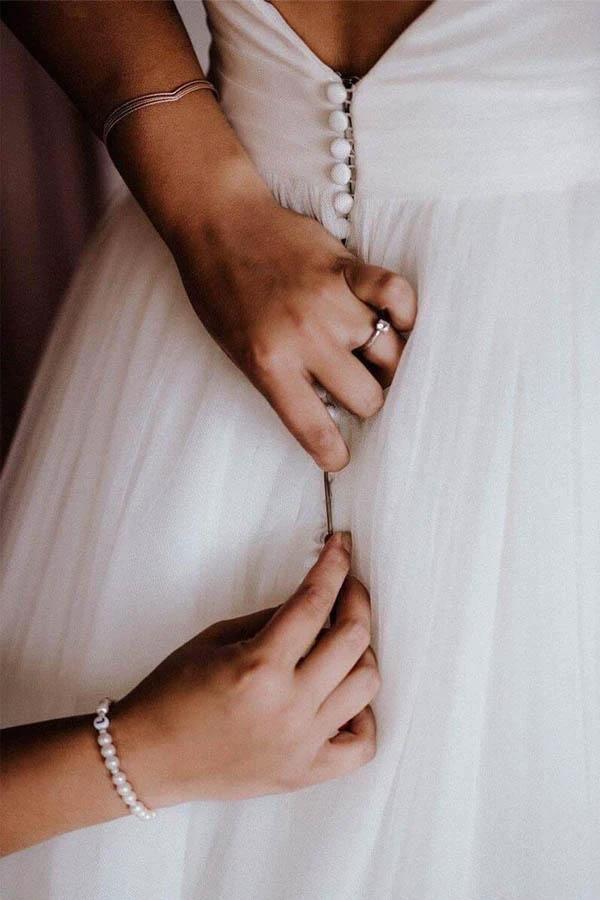 Simple Modest Ivory Tulle Wedding Gowns Backless Wedding Dress (ZD16030)