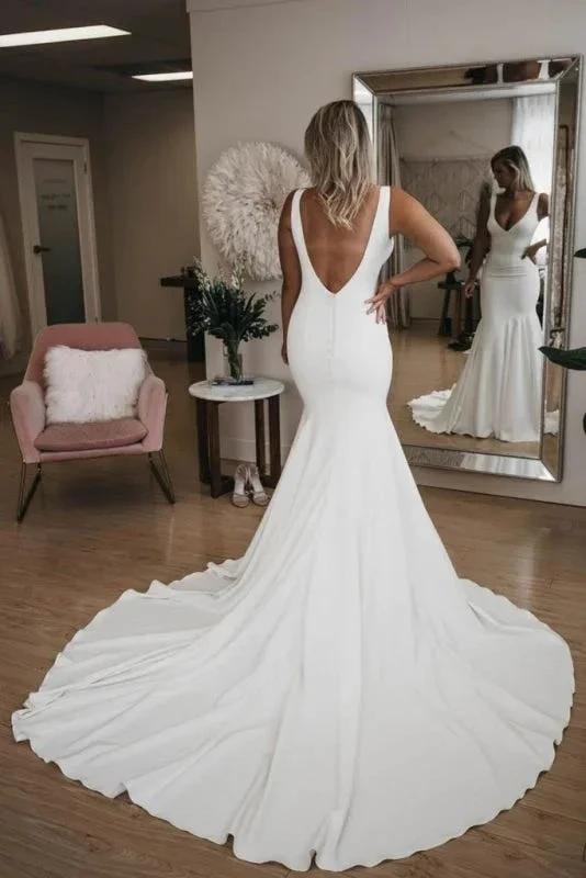 Simple V Neck Pretty Mermaid with Long Train Sexy Backless Beach Elegant Wedding Dresses (ZD16467)