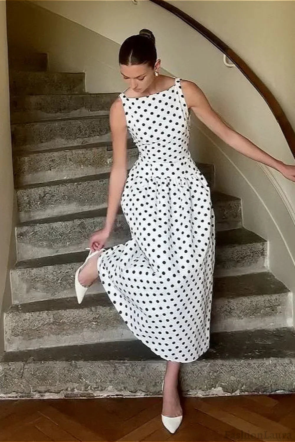 Sleeveless Polka Dot Dress with Relaxed Fit and Boutique Fashion Look