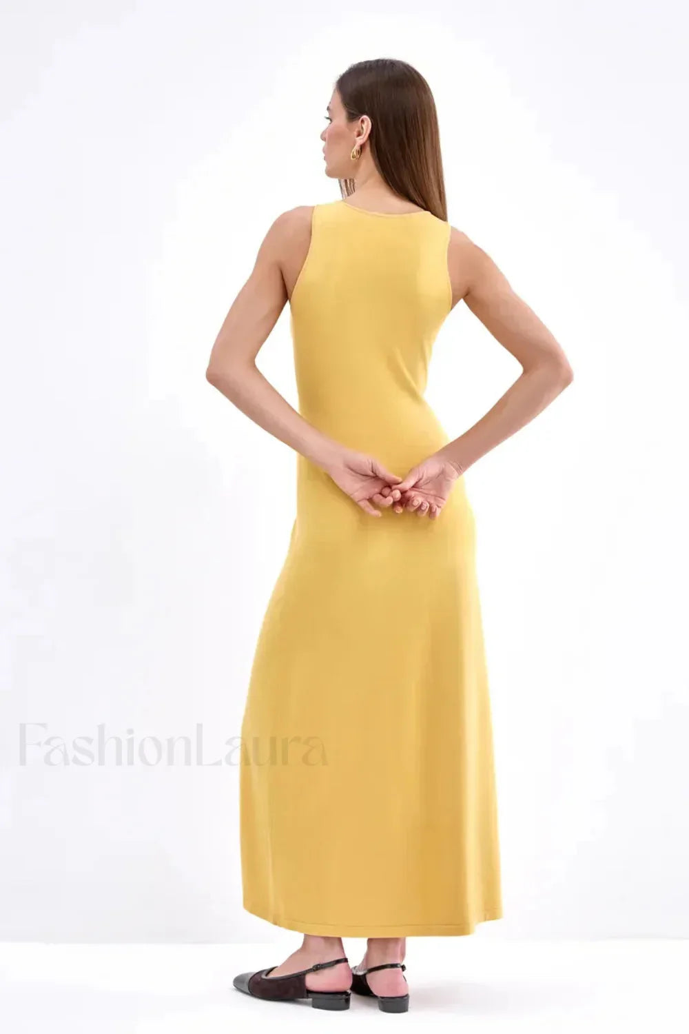 Sleeveless Split Bodycon Dress with Relaxed Fit and Modern Casual Wear