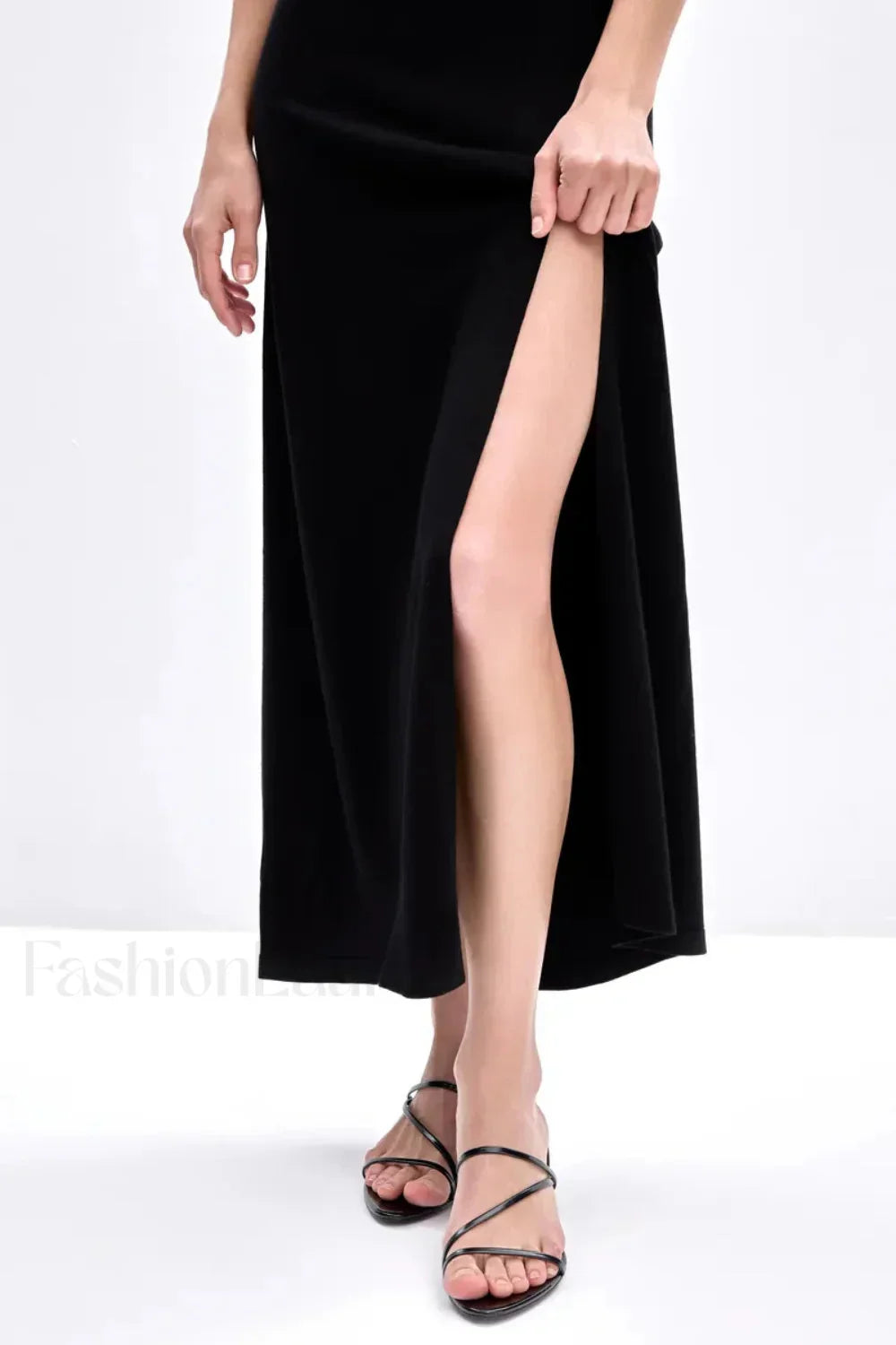 Sleeveless Split Bodycon Dress with Relaxed Fit and Modern Casual Wear