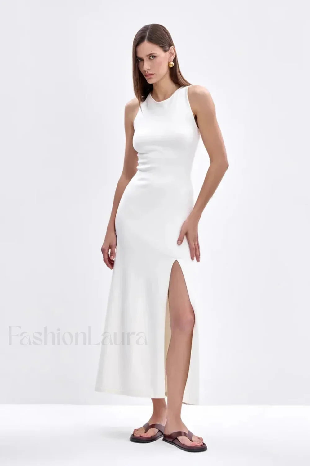 Sleeveless Split Bodycon Dress with Relaxed Fit and Modern Casual Wear