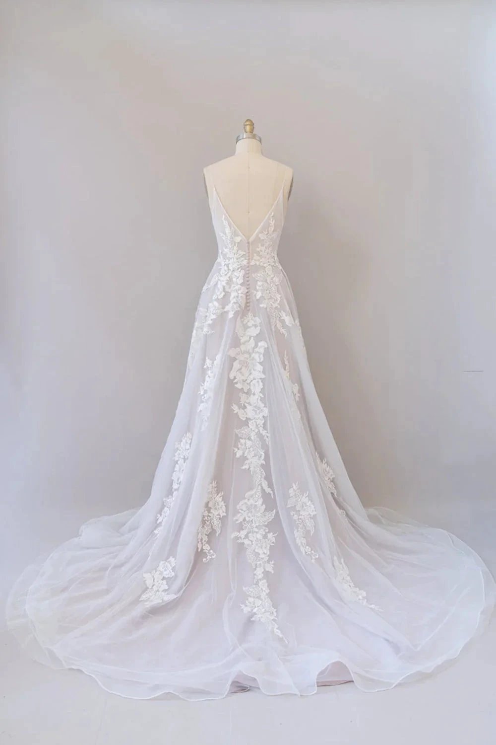 Spaghetti Strap Lace Appliques Tulle Wedding Dress (ZD13916)
