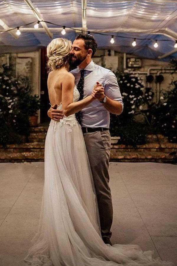 Spaghetti Strap V Neck Beach Wedding Dresses Backless Bridal Dresses (ZD16035)