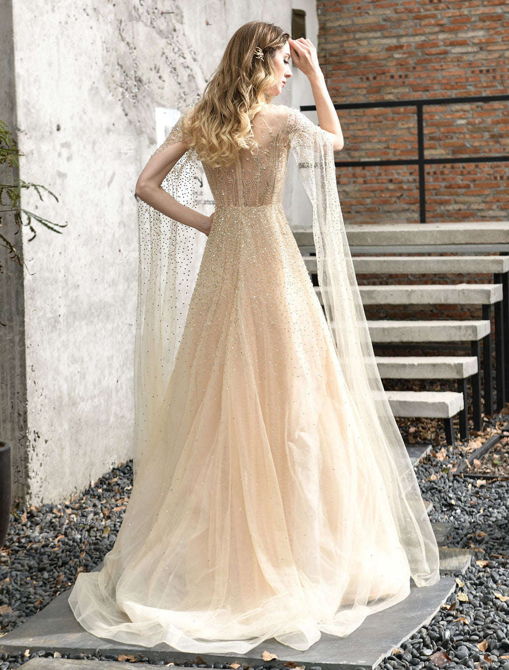 Stunning Wedding Dresses A-Line Sweep Short Sleeves Beaded Jewel Neck Tulle Bridal Dresses
