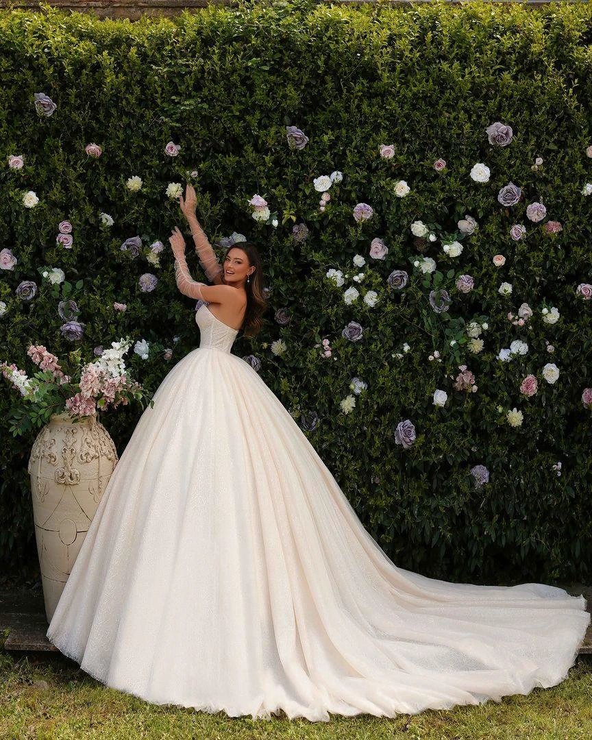 Sweetheart Long A-line Princess Glitter Sleeveless Lace Wedding Dress With Train (ZD15658)
