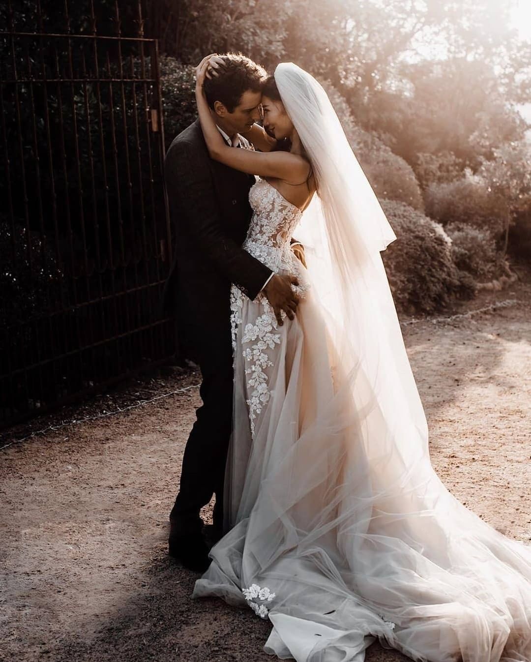Sweetheart Long Wedding Dress With Lace Appliques (ZD17518)