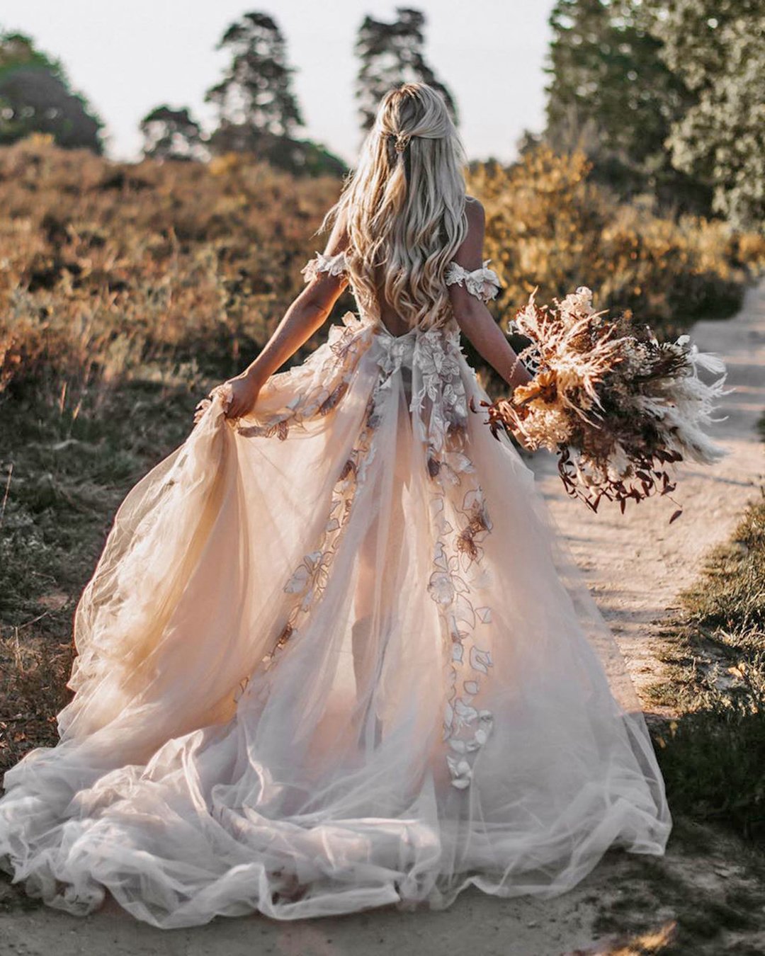 Off the Shoulder Wedding Dresses Bridal Gown with Appliques  C494