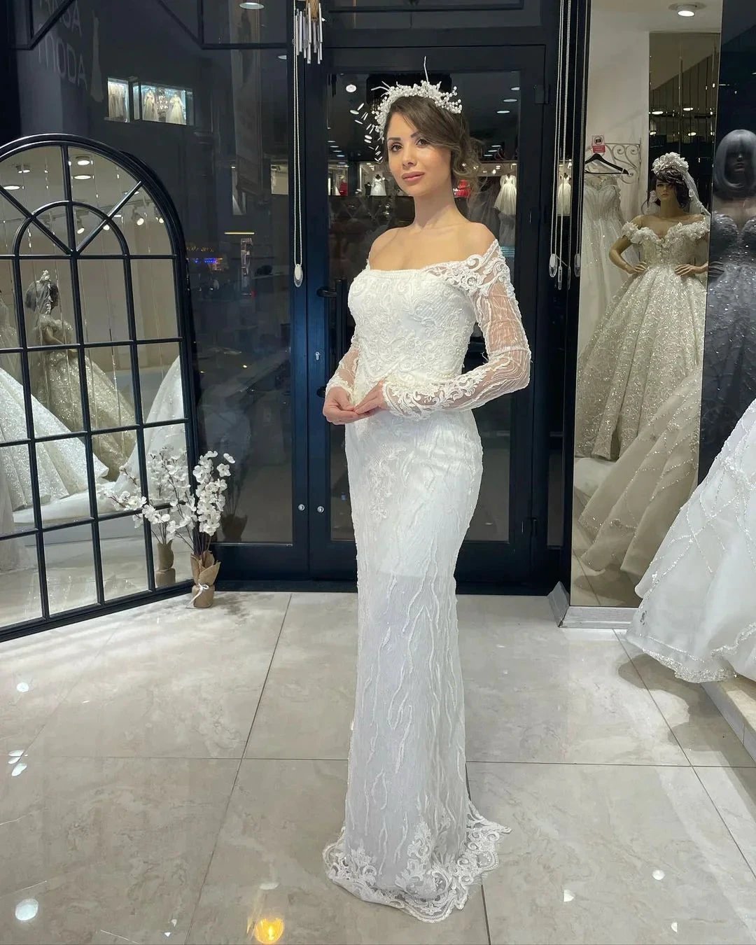 Trendy Floor Length Long Sleeves Mermaid Lace Wedding Dress (ZD14799)