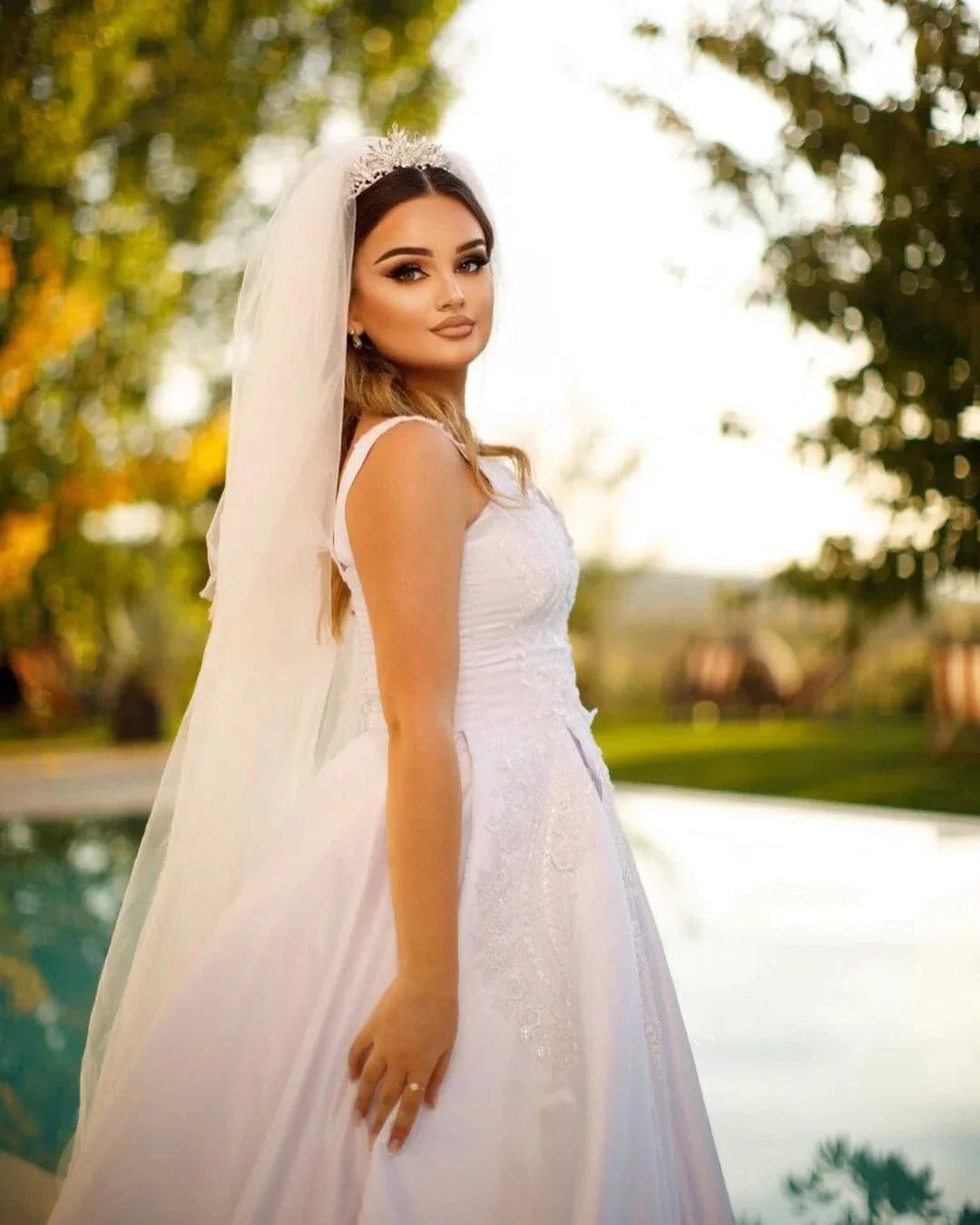 Trendy Floor Length Sweetheart Traps Sleeveless A-Line Satin Wedding Dress with Beads (ZD14778)