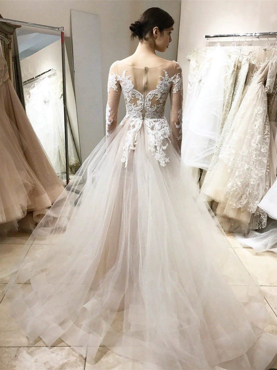 Vintage Lace Wedding Dresses Ball Gown with Long Sleeves (ZD15389)