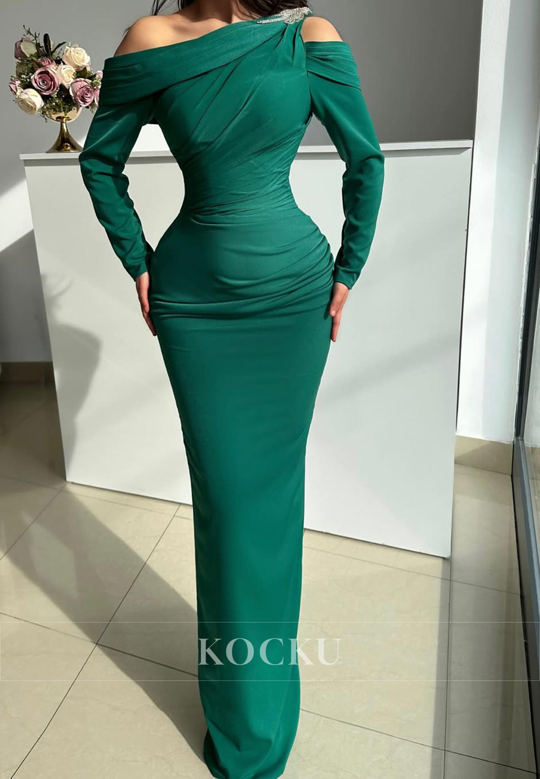 Elegant Long Sleeves Sheath Prom Dress Long Pleated Satin Party Gown with Beaded