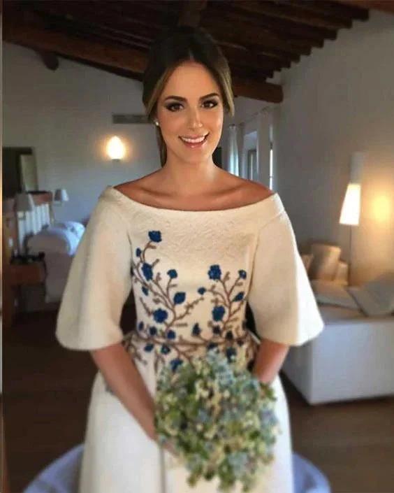 Wedding Dresses Bateau Embroidery Romantic Half Sleeve Bridal Gown (ZD15293)