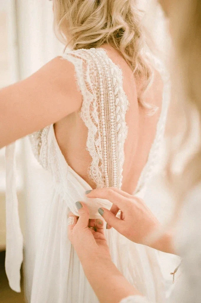 Wedding Dresses Modest Deep V-neck  Beach Open Back Bridal Gowns (ZD16253)