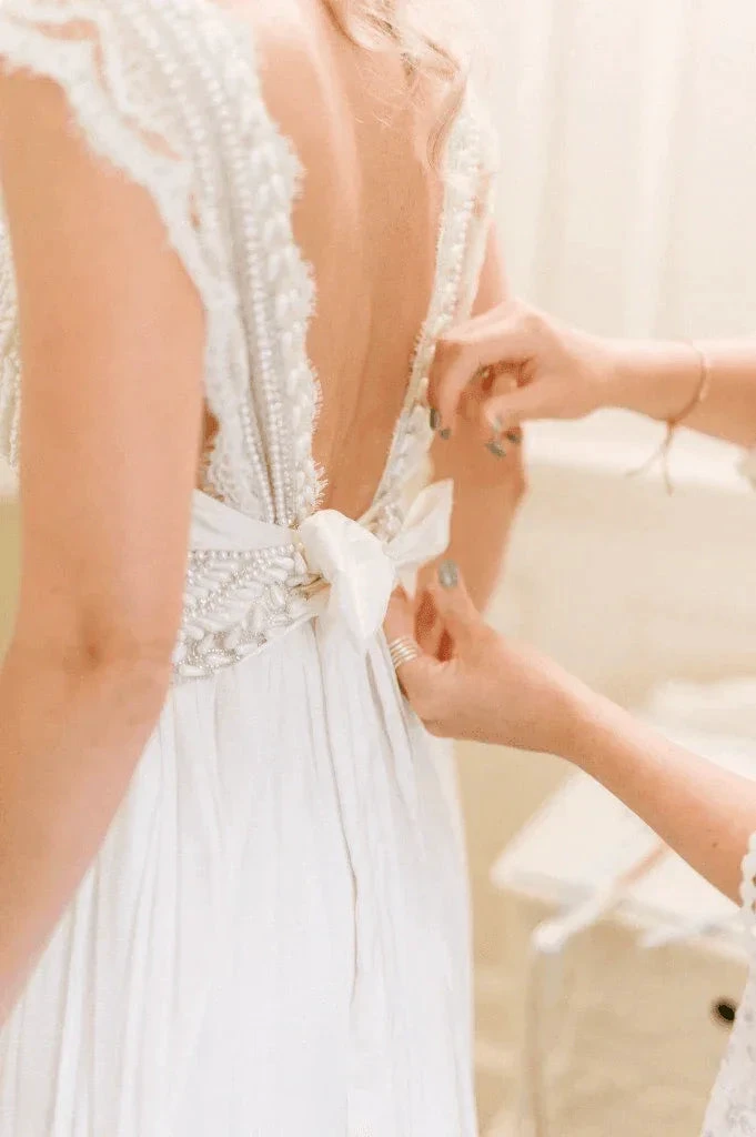 Wedding Dresses Modest Deep V-neck  Beach Open Back Bridal Gowns (ZD16253)