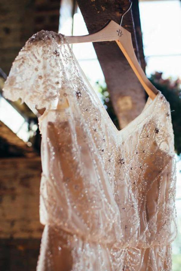Wedding Dresses Romantic A-line V-neck Beading Sexy Chiffon Bridal Gown (ZD16003)